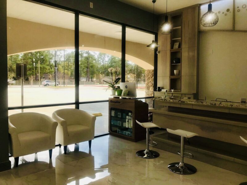 CẦN BÁN TIỆM NAILS Ở SPRING, TX